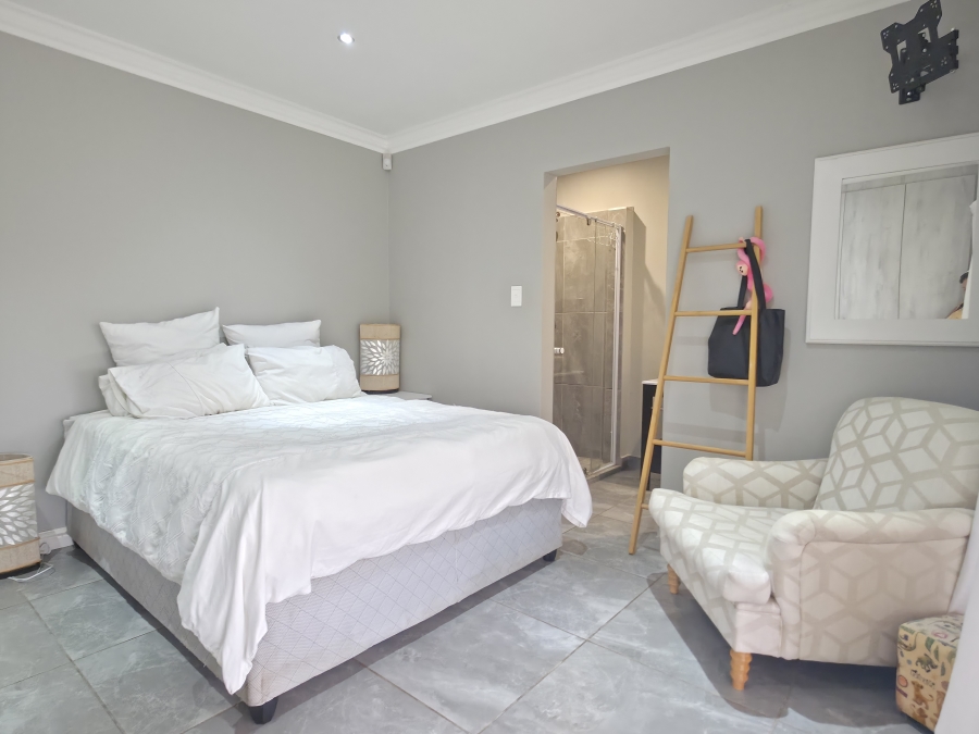 5 Bedroom Property for Sale in Noorsekloof Eastern Cape